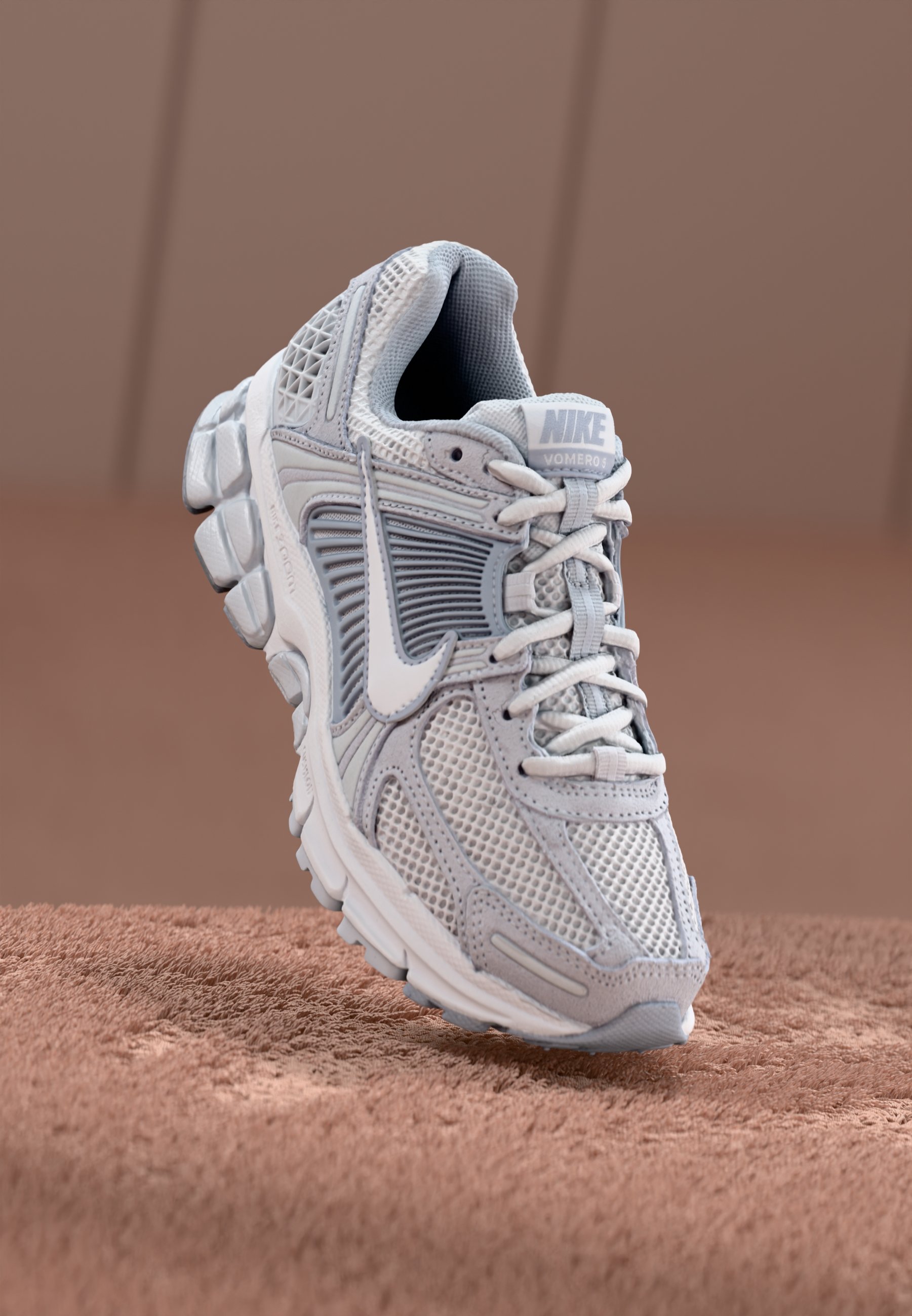 Nike Sportswear ZOOM VOMERO 5 - Trainers - pure platinum