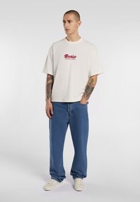 Dickies LEWISTOWN EMBRO TEE - Triko s potiskem - egret