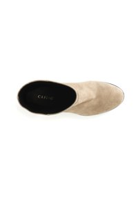 Botín de ante beige hasta el tobillo con una superficie lisa, puntera redonda y forro negro. Presenta un diseño elegante y costuras mínimas.