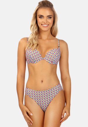 Zestaw bikini z wielokolorowym geometrycznym wzorem. Posiada usztywniany top z regulowanymi ramiączkami oraz dopasowane majtki z wysokim stanem. Gładki materiał.