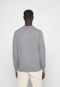Tommy Hilfiger CREW NECK  - Camisola - medium grey heather