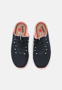 Navy mesh sneakers with a textured surface, elastic laces, and a pink sole. Features a toggle closure and printed branding inside.