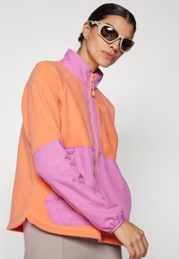Helly Hansen RIG JACKET - Veste polaire - peach echo
