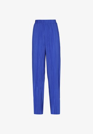 Modre plisirane hlače z elastičnim pasom, s ravnim krojem in lahko tkanino, ki prikazuje navpične teksturne linije.