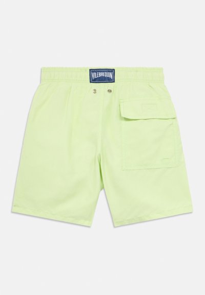 Neonzöld fürdőnadrág elasztikus derékrésszel, két elülső fémlyukkal és egy oldalsó zsebbel, amely fedeles záródású. "VILEBREQUIN" felirat a hátsó részen.