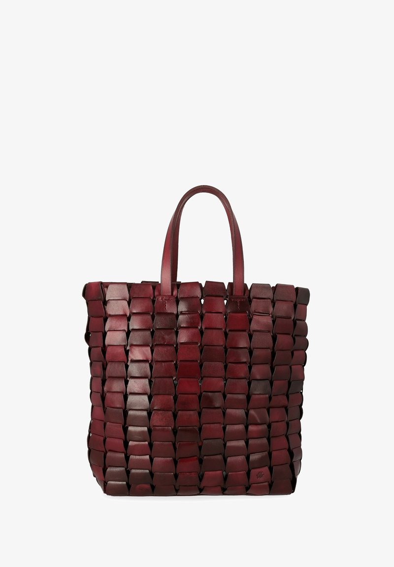 Borsa tote in pelle rossa con design intrecciato, forme rettangolari, manici robusti e finitura testurizzata. Elegante e spaziosa per l'uso quotidiano.