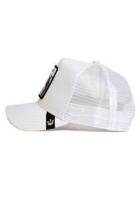 Weiße Kappe mit gebogenem Schild, Netzrücken und einem eingewebten Etikett an der Seite. Verfügt über einfache Nähte und ein strukturiertes Design.