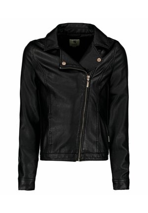 Giacca da motociclista in pelle nera con colletto a punta, cerniera frontale asimmetrica e dettagli in metallo argentato. Texture liscia, design aderente.