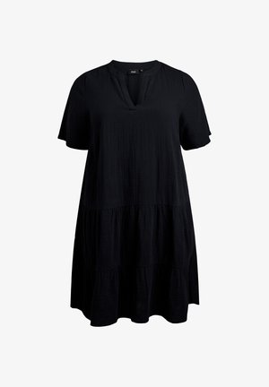 Robe noire longueur genou avec un décolleté en V, des manches courtes et un design à niveaux. Fabriquée en tissu texturé avec une silhouette ample et fluide.
