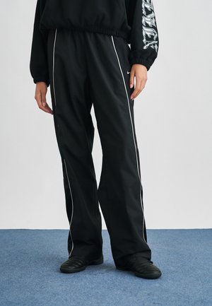 - Spodnie treningowe