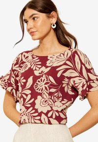 Friends Like These SHORT SLEEVE RUFFLE CUFF - Palaidinė - burgundy red floral