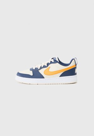 COURT BOROUGH RECRAFT UNISEX - Sneaker low - beige/orange peel/midnight navy/withe