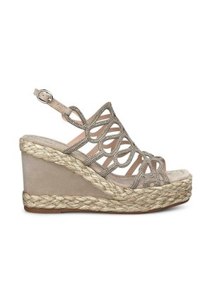 Sandalo wedge beige con una ampia suola in espadrilles intrecciata, cinture decorative incrociate adornate con piccoli dettagli metallici e cinturino alla caviglia regolabile.