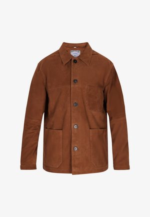 Braune Wildlederjacke mit Knopfleiste, zwei Fronttaschen und spitzem Kragen. Glatte Textur, einfaches Design und neutrale Farbe.