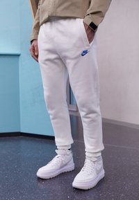 Nike Sportswear Tracksuit bottoms - off-white
