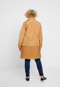 CAPSULE by Simply Be Parkaer - camel