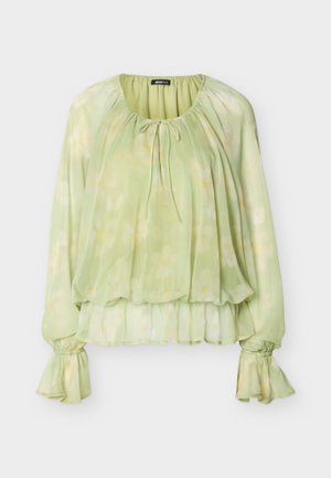 Lysegrøn bluse med lange ærmer og blomsterprint, indsnævret hals med bindebånd, elastiske flæsekantet manchetter og lagdelt kant.