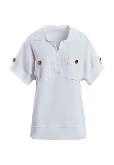 Weißes Poloshirt mit kurzen Ärmeln und V-Ausschnitt, zwei Brusttaschen und braunen Knopfakzenten an den Ärmeln. Weicher Stoff mit lockerer Passform.