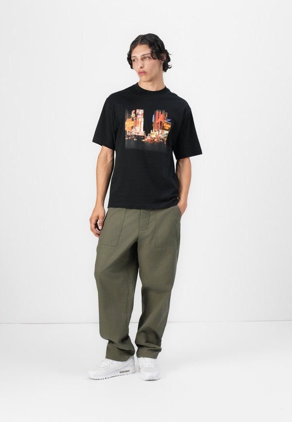 LIGHTS CREW - Print T-shirt4