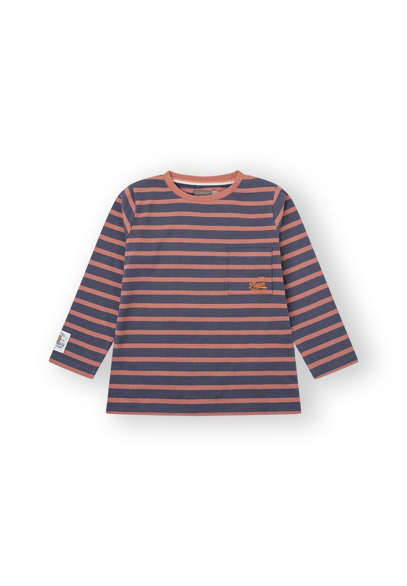 Camiseta de manga larga en rayas azul marino y coral, cuenta con un bolsillo en el pecho y un pequeño logo. Fabricada en suave tela de algodón con cuello de canalé.
