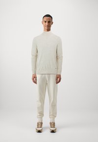 JOOP! DONTE piaskowy