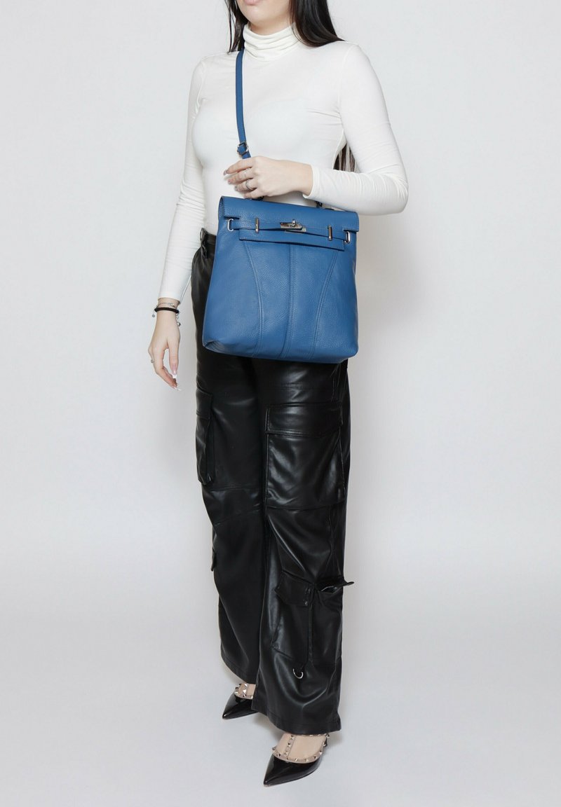 Roberta Rossi CONVERTIBLE INTO - Rugzak - bluette