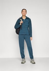 The North Face W MOUNTAIN ATHLETICS FLEECE PANT - Joggebukse - deep cypress/space