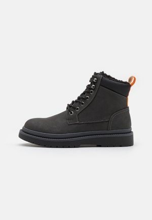 Call it Spring Bottines à lacets - black