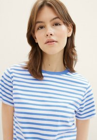 TOM TAILOR DENIM TMODERN STRIPE - Trükipildiga T-särk - white mid blue stripe