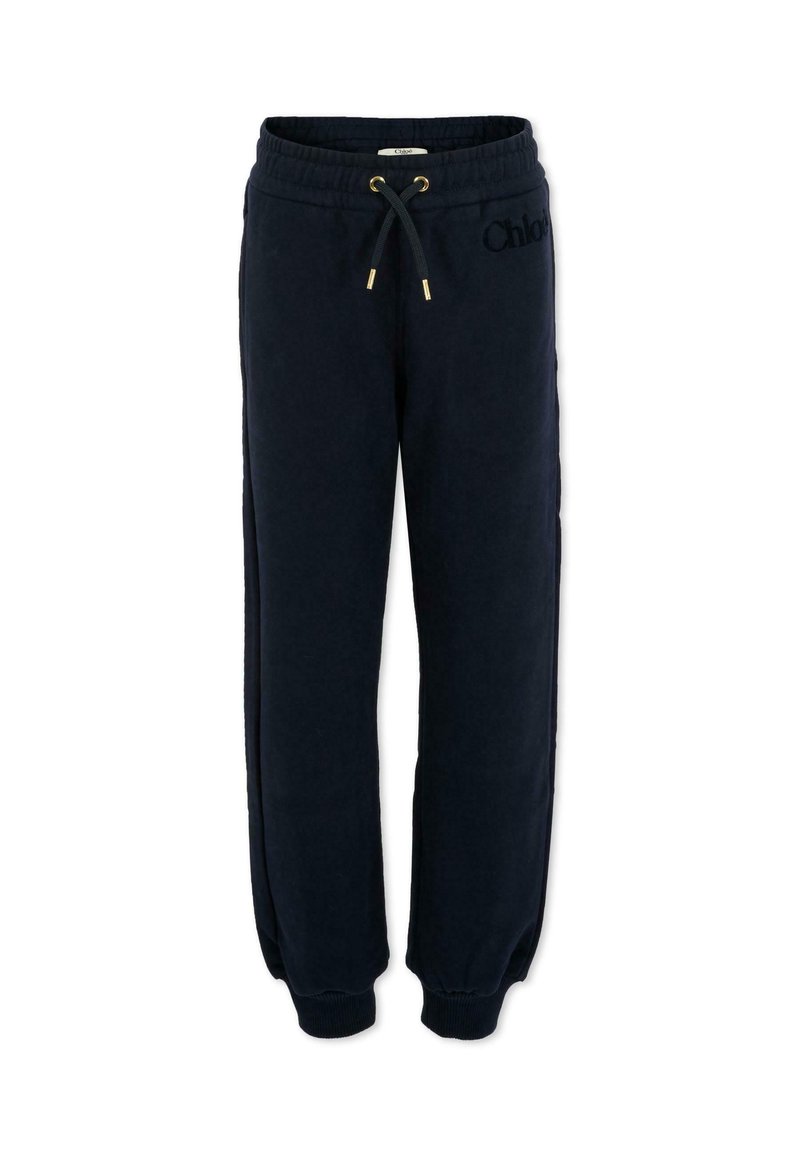 Marineblauwe trainingsbroek met een tapse pijp, een koordsluiting in de taille, goudkleurige tips aan de koorden en een geborduurd logo aan de voorkant. Zachte stof met geribbelde boorden.