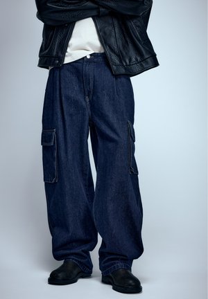 PULL&BEAR, CARGO RELAXED - JEANS - Jean Workwear - dark blue