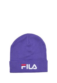 Fioletowa dziana czapka z mankietem i białym haftowanym logo "FILA" z czerwonym akcentem. Miękka tekstura, zaokrąglony szczyt.