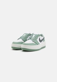 Jordan AIR JORDAN 1 ELEVATE - Joggesko - jade smoke/white/anthracite/sail