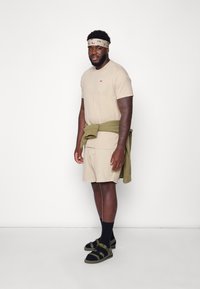 Levi's® Plus T-shirt estampada - fields of rye