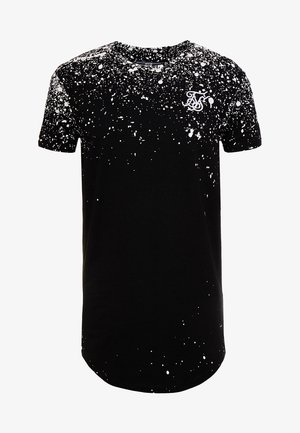 Schwarzes T-Shirt mit kurzen Ärmeln, weißem Farbspritzmuster, abgerundetem Saum und kleinem weißem Sticklogo auf der linken Brust.