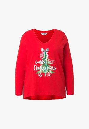 Rode lange mouw V-hals T-shirt met witte en groene kerstthema-tekst en een zilveren strikgrafiek. Zacht, lichtgewicht katoenen materiaal.