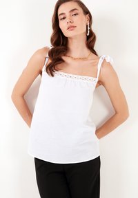 LELA REGULAR FIT - Tops - ecru