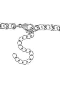Collana in metallo argento con maglie texture, dotata di un gancio e una catena di estensione per lunghezza regolabile. Design minimalista e leggero.
