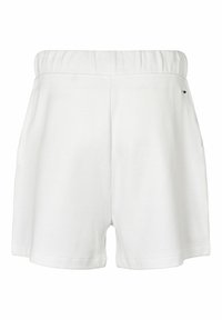 Hvide shorts med elastik i taljen, tekstureret stof og sidelommer, med et lille flaglogo på højre side.