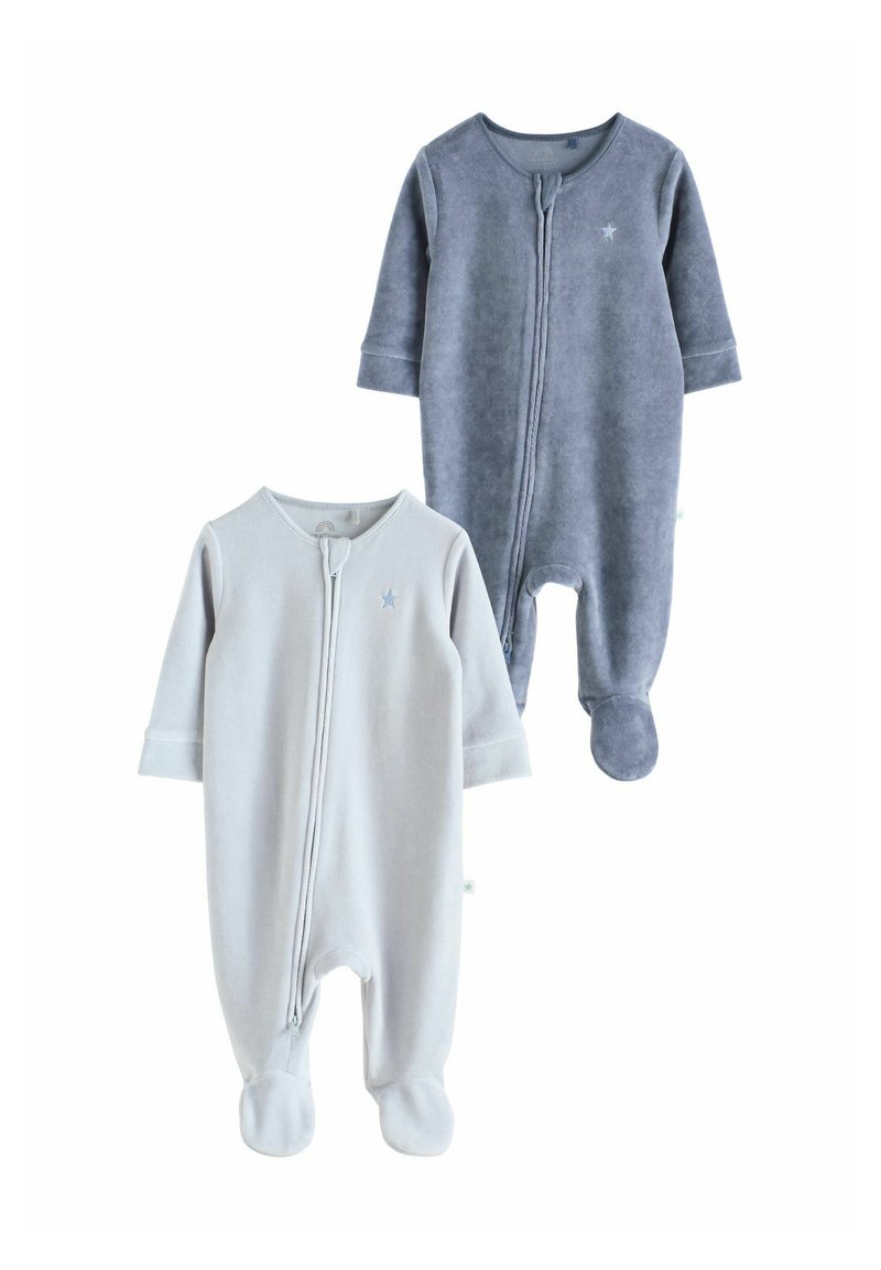 To baby sove dragter: en lys grå og en mørk grå, begge i blødt fleece materiale. Hver har en lynlås foran og foddække.