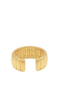 Gouden ring met een geribbelde textuur, voorzien van een brede band en een open ontwerp. Vloeiende binnenkant en iets taps toelopende randen voor comfort.