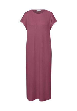 Robe midi en maille côtelée mauve avec manches courtes retroussées et encolure ronde, présentant une coupe droite et décontractée.