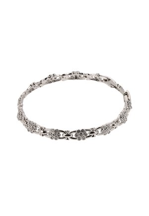 Zilveren bloemenarmband met complexe schakels en decoratieve bloemmotieven, met sprankelende accenten en een gepolijste afwerking.