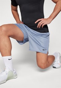 Nike Performance TOTALITY - Korte sportsbukser - ashen slate/black