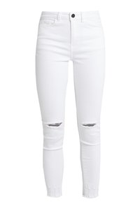 Jeans ajustados blancos de mezclilla, con detalles de rotura en las rodillas, un cierre de cremallera y botón en la parte frontal. Textura suave y diseño entallado.