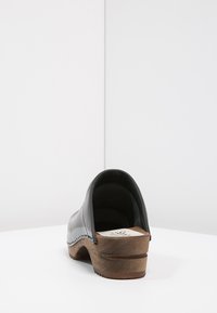 Sanita CLASSIC OPEN - Zuecos - black