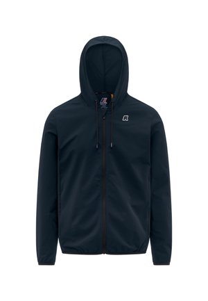 Giacca nera con zip e cappuccio, maniche lunghe e coulisse regolabili, con un piccolo logo bianco sul petto a sinistra.