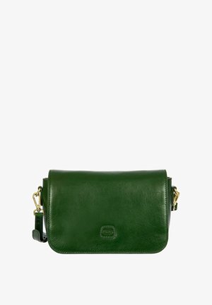 Sac bandoulière en cuir vert à texture lisse, fermeture à rabat, sangle réglable et quincaillerie dorée. Forme rectangulaire compacte.