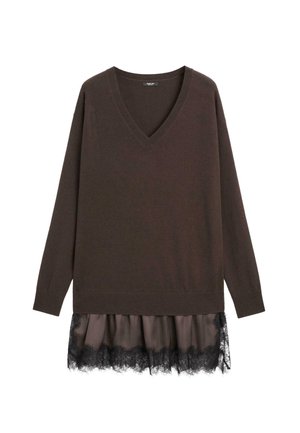 Maglione a maniche lunghe V-collo di color marrone scuro con un'estensione in tessuto rifinita in pizzo all'orlo, che crea un aspetto a strati simile a un vestito.
