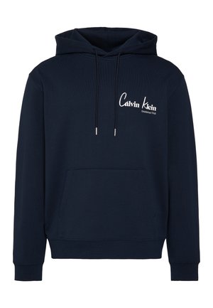 Marineblå hettegenser med frontlomme, justerbar snor i hetten, og hvit "Calvin Klein Established 1968" logo på venstre bryst.